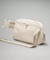 lululemon Everywhere Belt Bag 1L White Opal Raw Linen White - Unisex